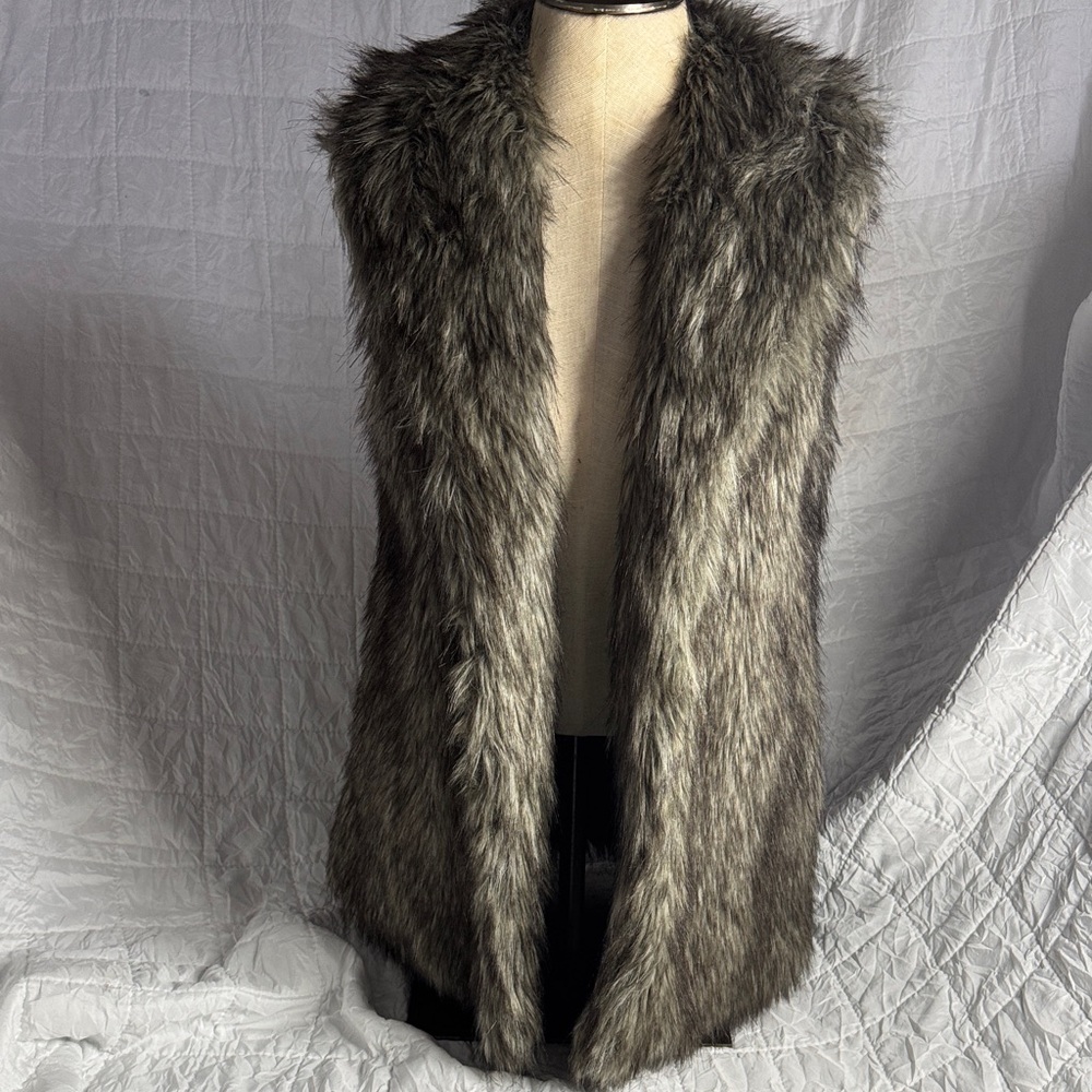 Icing Faux Fur Vest - Black and Gray